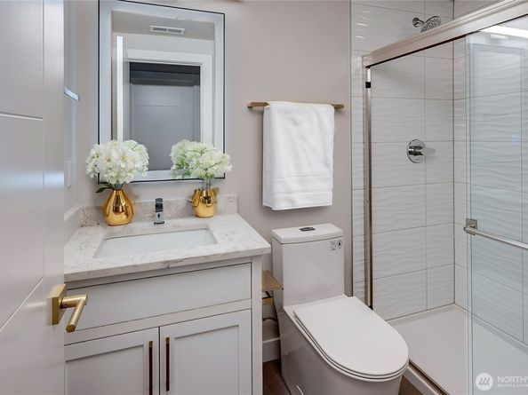 18717 68th Avenue NE 105, Kenmore WA 98028