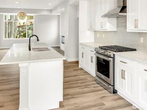 18717 68th Avenue NE 105, Kenmore WA 98028