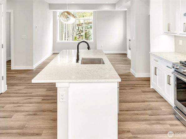 18717 68th Avenue NE 105, Kenmore WA 98028