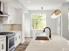 18717 68th Avenue NE 105, Kenmore WA 98028