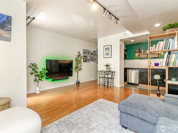 76 Cedar Street 207, Seattle WA 98121