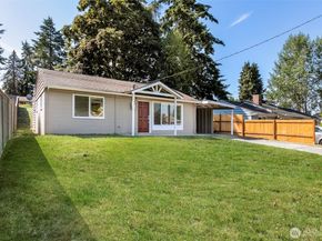 3513 NE 7th Place, Renton WA 98056