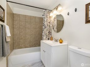 3513 NE 7th Place, Renton WA 98056