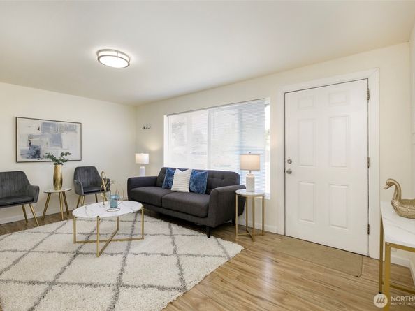 3513 NE 7th Place, Renton WA 98056