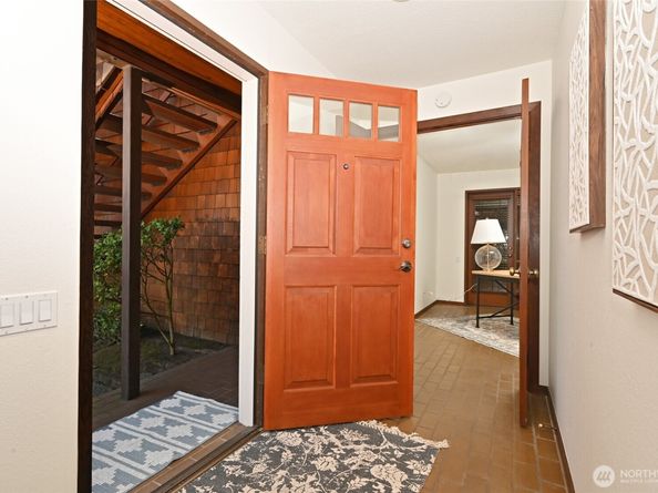 2312 W Crockett Street, Seattle WA 98199