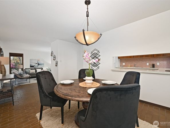 2312 W Crockett Street, Seattle WA 98199