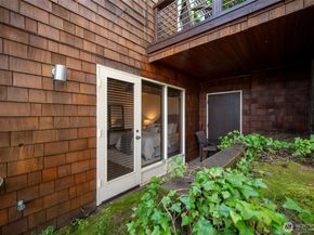 2312 W Crockett Street, Seattle WA 98199