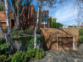2312 W Crockett Street, Seattle WA 98199