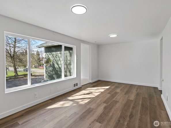 1023 SW Roxbury Street, Seattle WA 98106