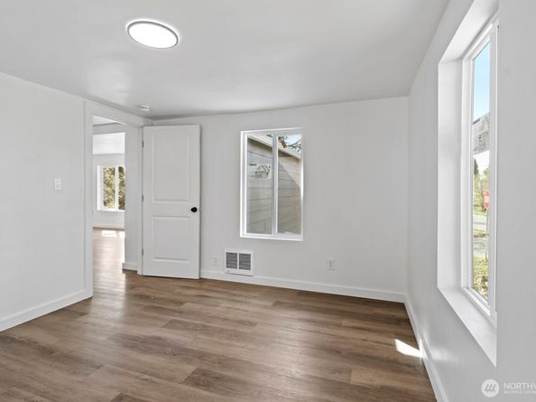 1023 SW Roxbury Street, Seattle WA 98106