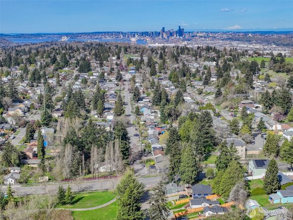 1023 SW Roxbury Street, Seattle WA 98106