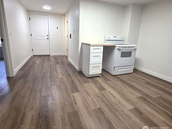 1023 SW Roxbury Street, Seattle WA 98106