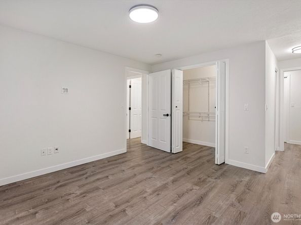 12718 NE 120th Street J2, Kirkland WA 98034