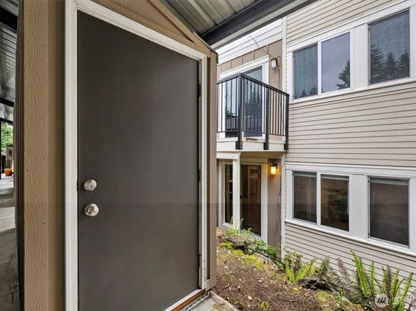 12718 NE 120th Street J2, Kirkland WA 98034