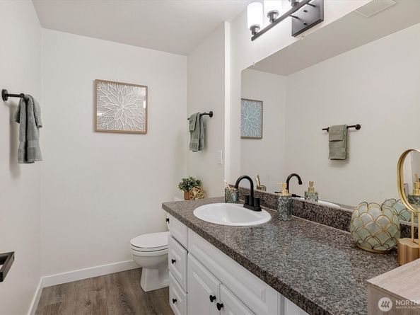 12718 NE 120th Street J2, Kirkland WA 98034