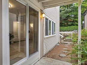 12718 NE 120th Street J2, Kirkland WA 98034