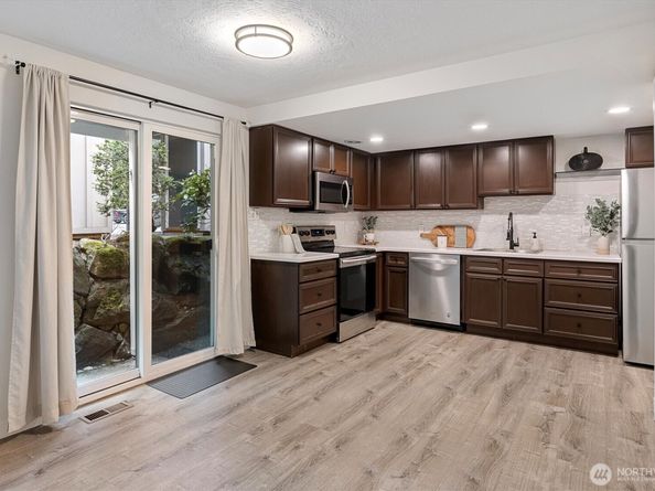 12718 NE 120th Street J2, Kirkland WA 98034