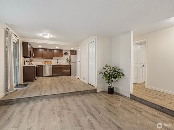 12718 NE 120th Street J2, Kirkland WA 98034