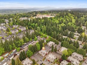 12718 NE 120th Street J2, Kirkland WA 98034