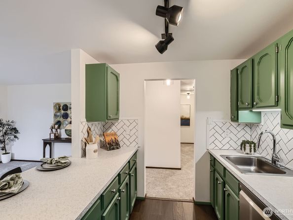 3434 25th Avenue W 101, Seattle WA 98199