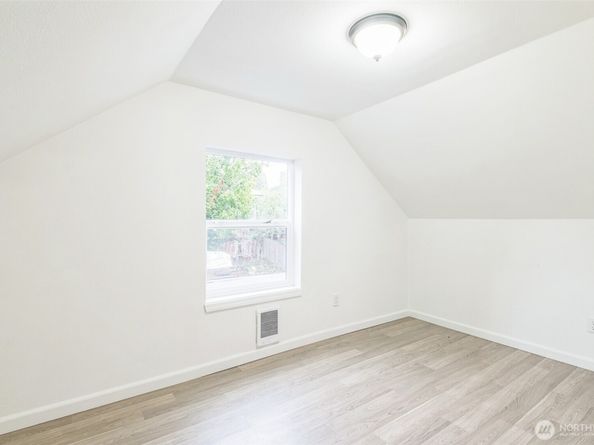 15421 10th Avenue SW, Burien WA 98166