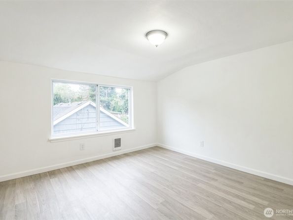 15421 10th Avenue SW, Burien WA 98166