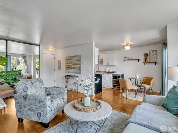 7217 NE 175th Street 211, Kenmore WA 98028