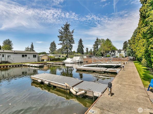 7217 NE 175th Street 211, Kenmore WA 98028