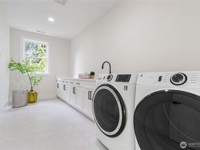 1606 106th Ave SE, Bellevue WA 98004