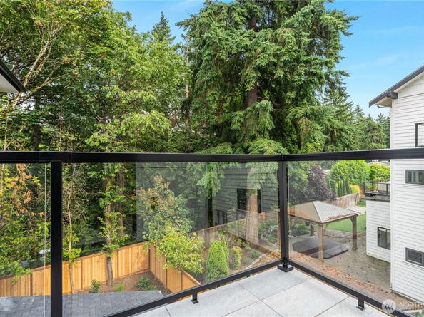 1606 106th Ave SE, Bellevue WA 98004
