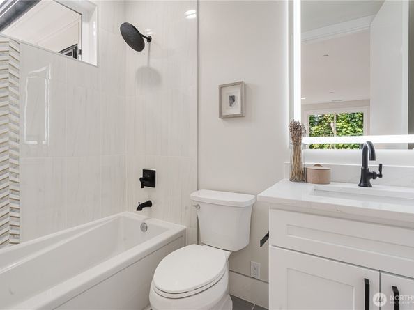 1606 106th Ave SE, Bellevue WA 98004