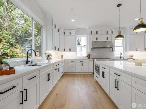 1606 106th Ave SE, Bellevue WA 98004