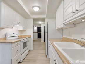 17514 151st Avenue SE 14, Renton WA 98058