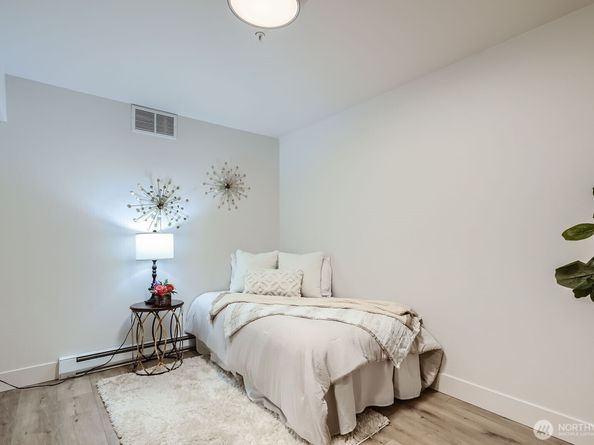 5589 Lakemont Boulevard SE 1703, Bellevue WA 98006