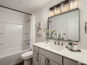5589 Lakemont Boulevard SE 1703, Bellevue WA 98006
