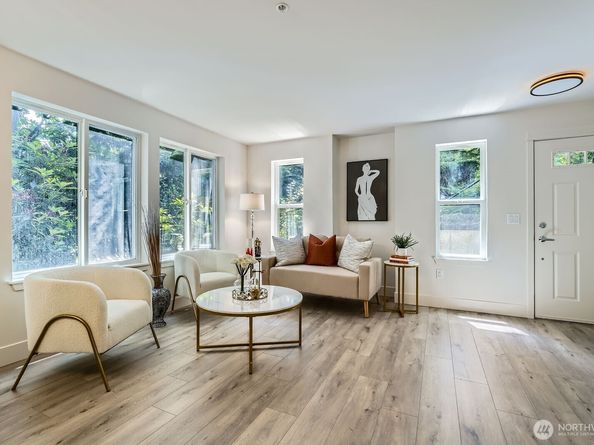 5589 Lakemont Boulevard SE 1703, Bellevue WA 98006