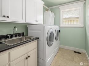 1423 37th Avenue, Seattle WA 98122