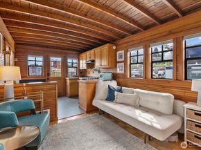 2401 N Northlake Way E7, Seattle WA 98103