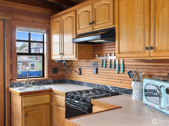2401 N Northlake Way E7, Seattle WA 98103