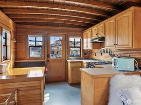 2401 N Northlake Way E7, Seattle WA 98103