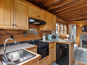 2401 N Northlake Way E7, Seattle WA 98103