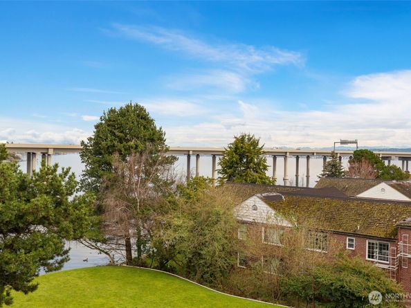 2502 Canterbury Lane E 406, Seattle WA 98112