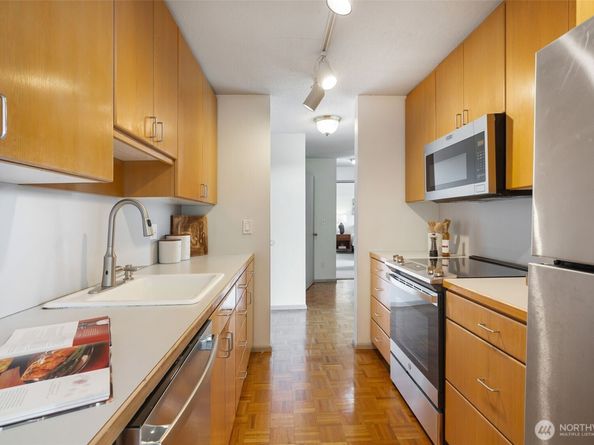 2502 Canterbury Lane E 406, Seattle WA 98112