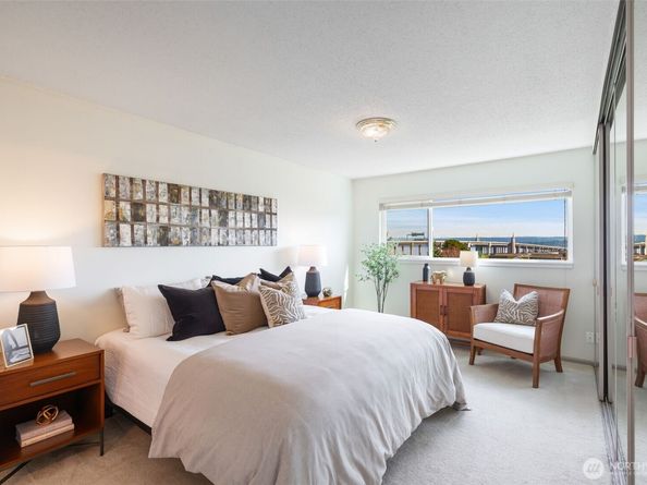 2502 Canterbury Lane E 406, Seattle WA 98112