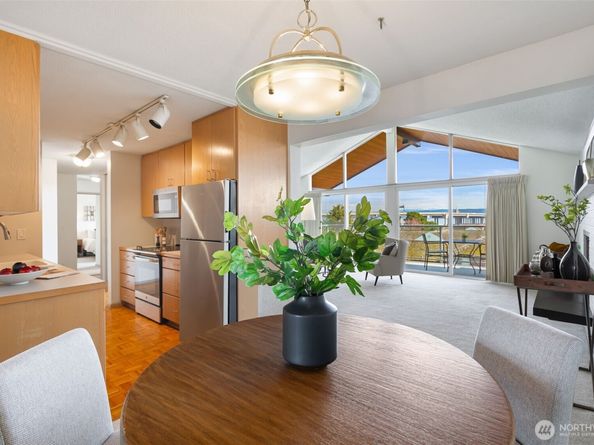 2502 Canterbury Lane E 406, Seattle WA 98112