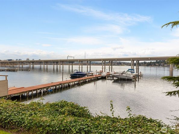 2502 Canterbury Lane E 406, Seattle WA 98112