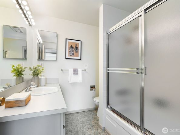 2502 Canterbury Lane E 406, Seattle WA 98112
