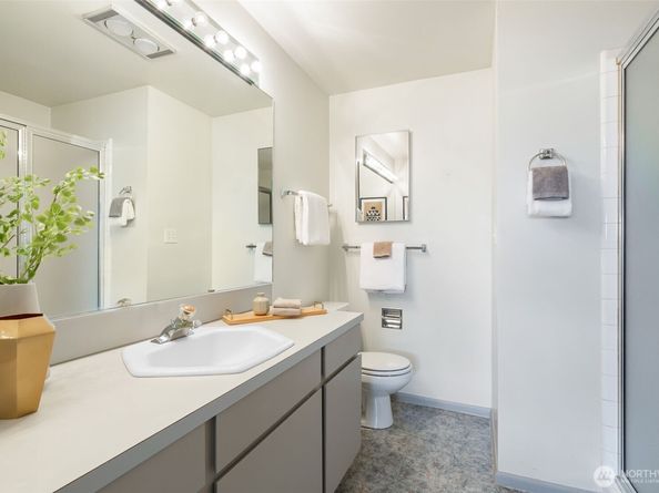 2502 Canterbury Lane E 406, Seattle WA 98112
