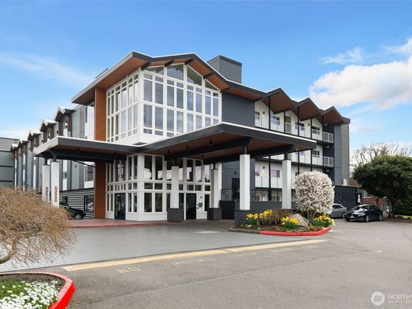 2502 Canterbury Lane E 406, Seattle WA 98112