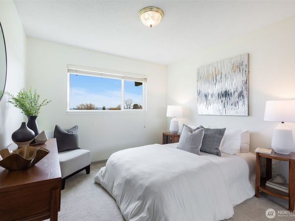 2502 Canterbury Lane E 406, Seattle WA 98112